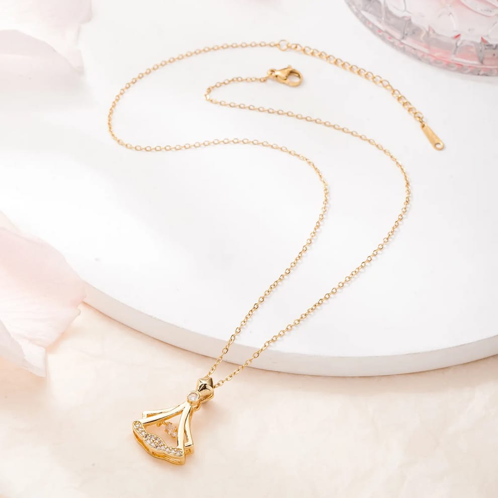 Luxury Fan-Shaped Rhinestone Pendant Necklace for Women